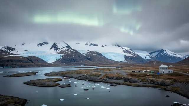 Imagem gerada por IA: Paisagem ártica da Groenlândia com montanhas cobertas de gelo e uma pequena área de exploração ao longe.