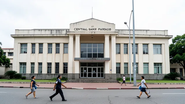 Imagem gerada por IA: Fachada do Banco Central do Paraguai em Assunção, com pedestres passando diante do edifício.