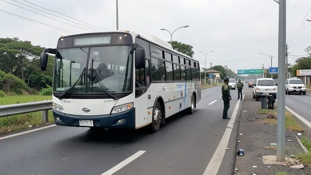 Imagem gerada por IA: Ônibus em uma rodovia brasileira próximo a uma área de fiscalização.